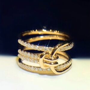 Elegant Gold Knot Ring with Crystals